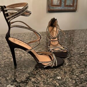 Zigi Soho Bernadette strappy heels 8.5 NWOT